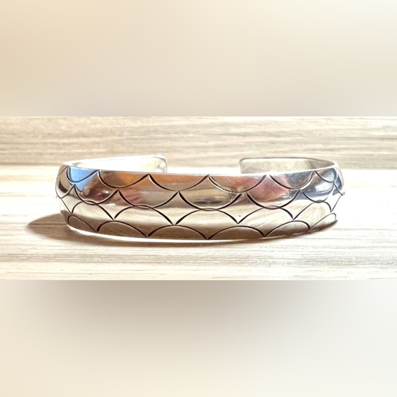 Vintage Handmade Designer Signed JH Wilson Sterling Silver Etched Cuff Bracelet - Picture 3 of 8